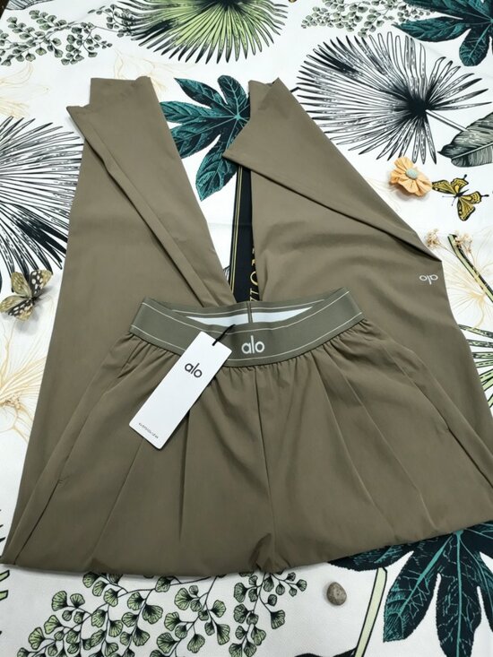 ALO Yoga Pants - 😘NWT ALO Yoga Olive Suit Up Trouser Regular 30" Inseam Wide Relaxed Fit🧚